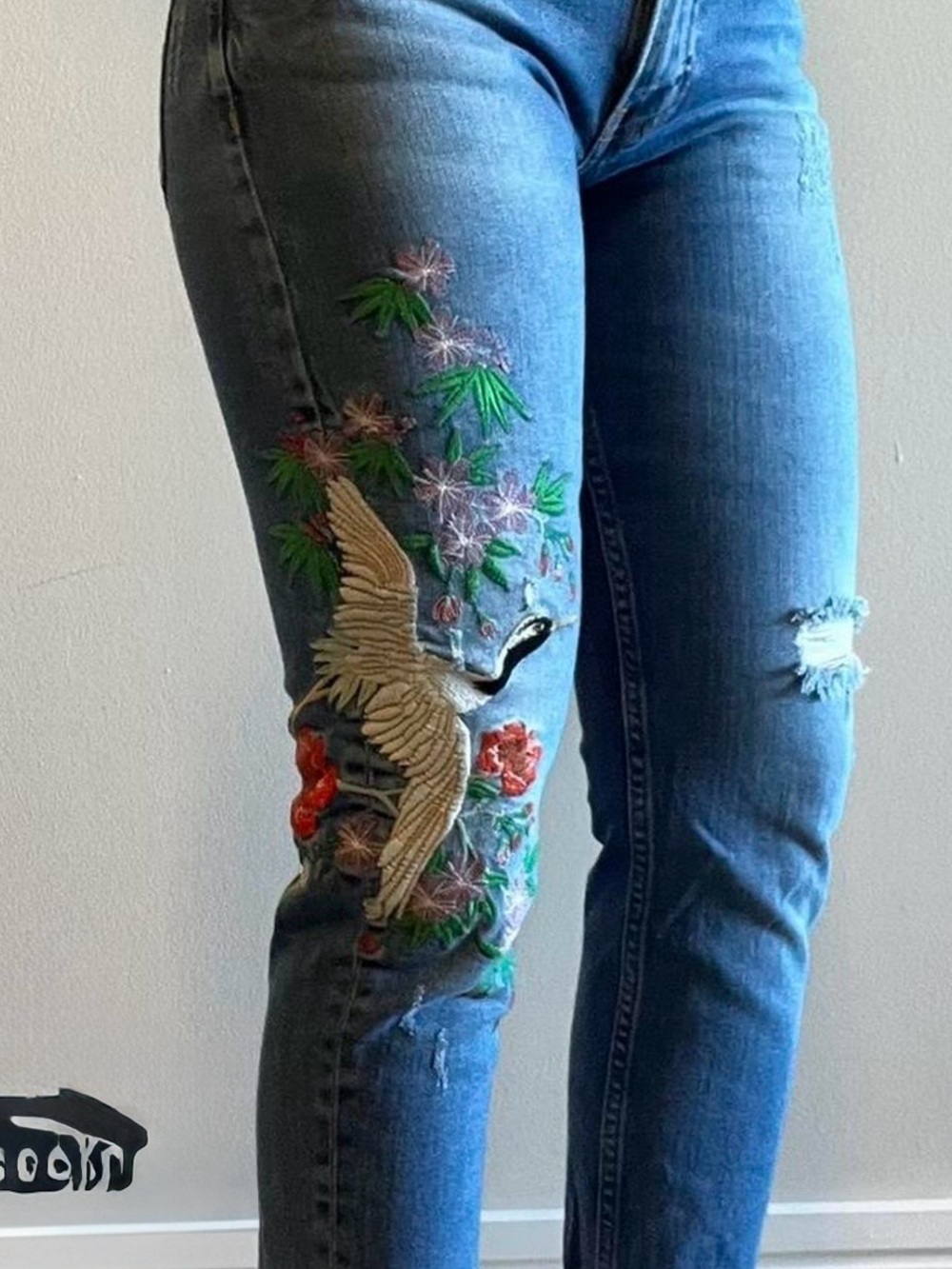 Zara Woman Floral Bird Crane Embroidered Distressed Cut Off Frayed Hem Jean Sz 6